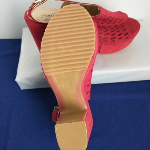 Heels Red Sandals Platform & Belt closure NEW - Picture 3 of 6